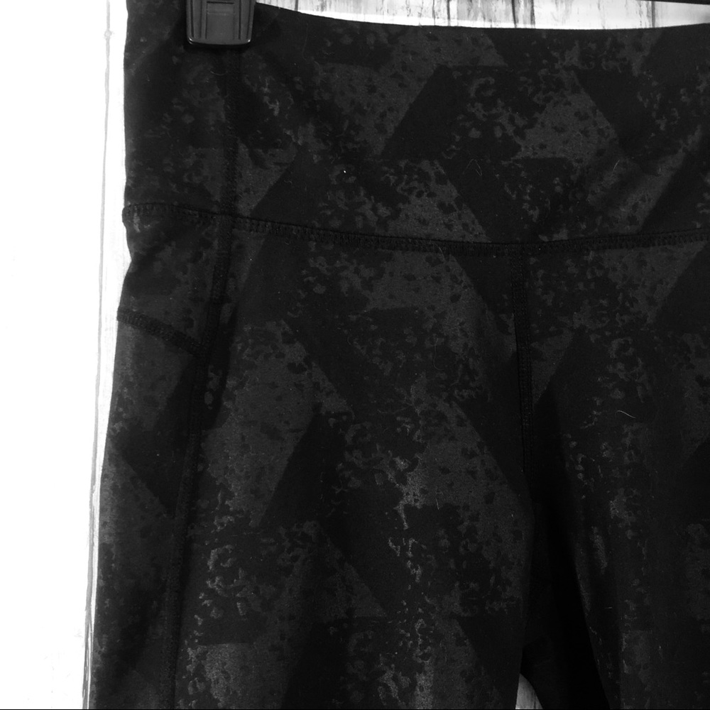 Gap Fit Black Pattened Workout Leggings
